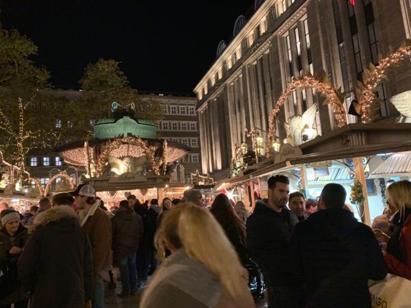ドイツ「欧州出張2018年11月 デュッセルドルフ」の写真：クリスマスマーケットが始まってました