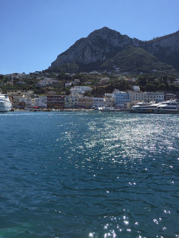 イタリア・ナポリ「イタリア」の写真：カプリ島は1番好きな島かも。この雰囲気好...
