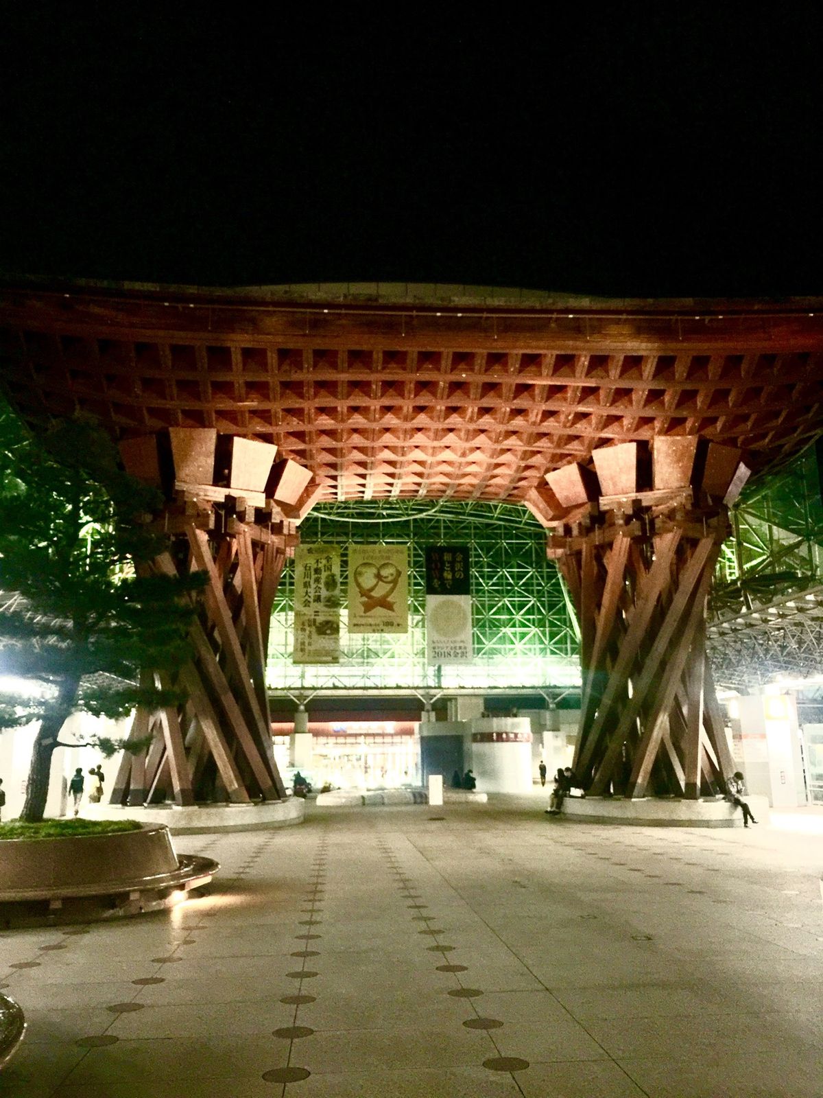 金沢駅と市場は近くにあるんですねー