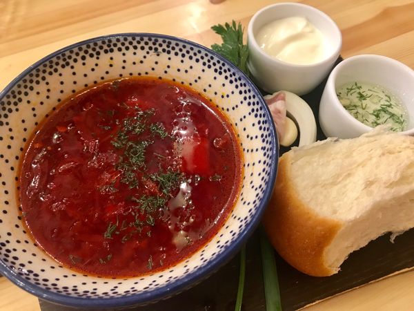 ロシア連邦・ウラジオストク「ウラジオストク」の写真：ボルシチ、ブリヌイ、ビーフストロガノフ、...