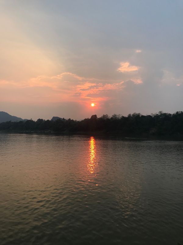 ラオス人民民主共和国・ルアンパバーン「ラオス一人旅」の写真：大型GWにラオスへ🇱🇦クワンシーの滝以外...