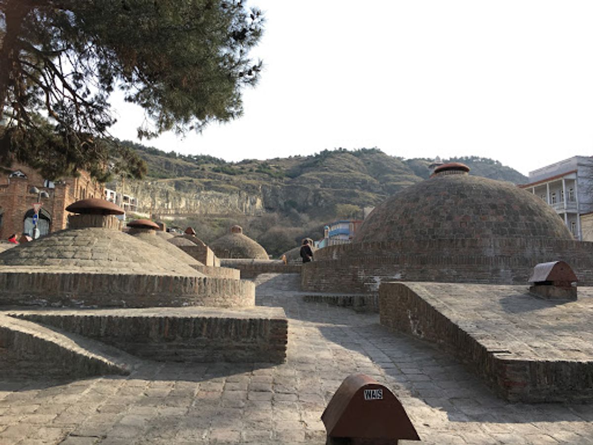 ガイドブックにも載ってる温泉のNo.5。パブリックスペースは女性はシャワー...