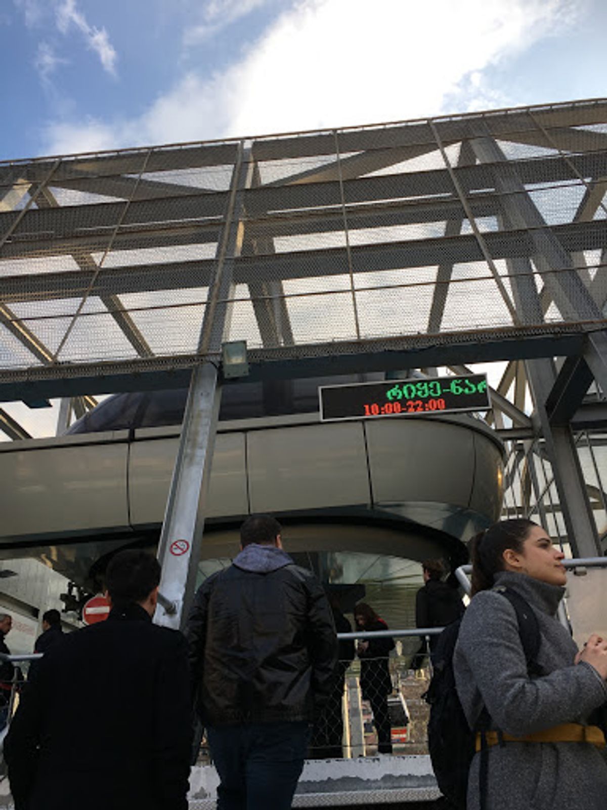 ガイドブックにも載ってる温泉のNo.5。パブリックスペースは女性はシャワー...