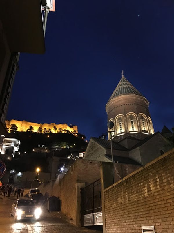 ジョージア・Tbilisi「ワインとヒンカリ」の写真：晩御飯はヒンカリ。1ピーズいくら、だった...