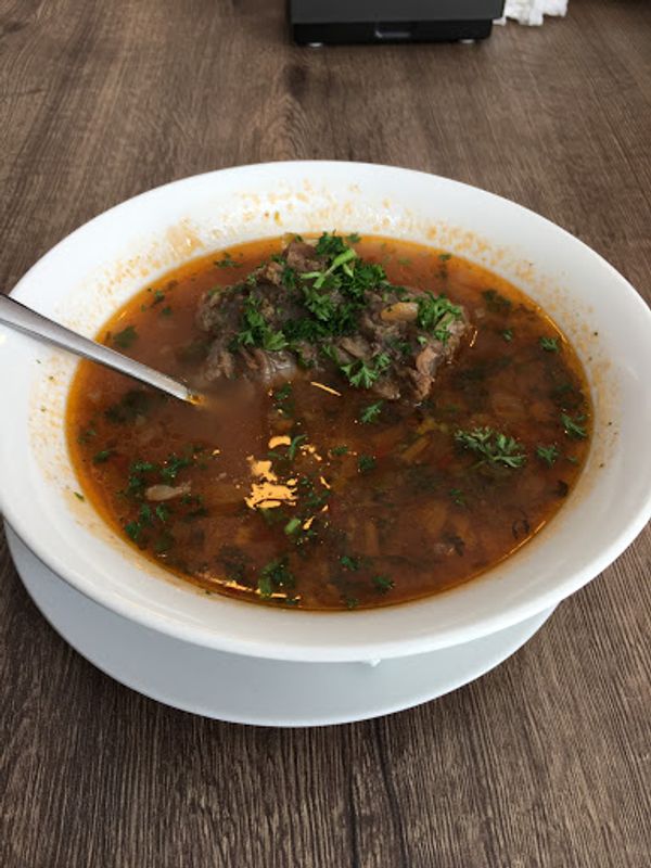 ジョージア・Tbilisi「ワインとヒンカリ」の写真：スキー場で食べたハルチョー。辛口の。美味...