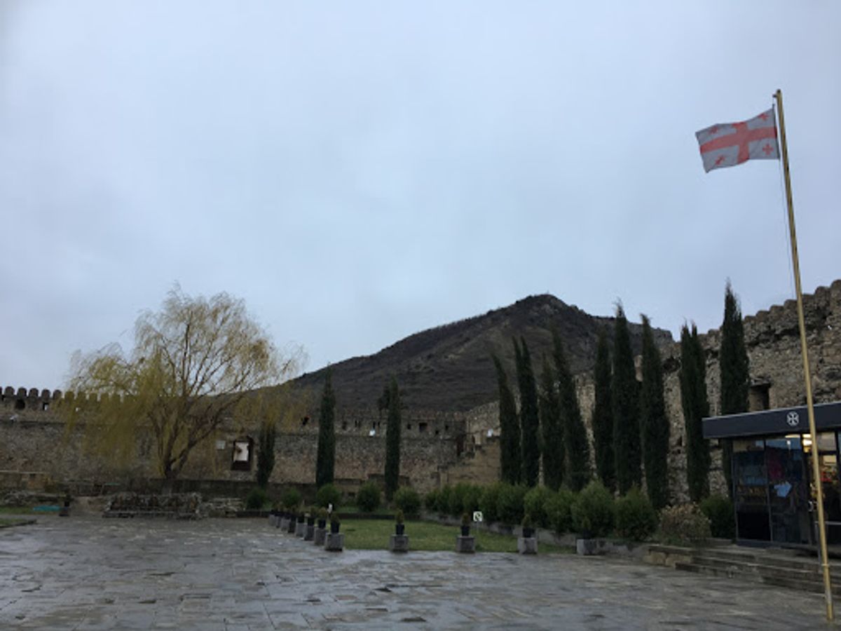 スキー場で食べたハルチョー。辛口の。美味しかった。後はトビリシ近郊の教会。...