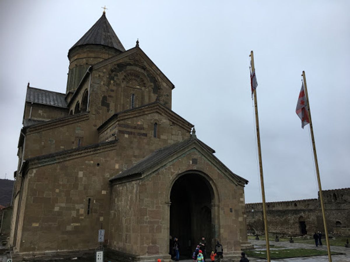 スキー場で食べたハルチョー。辛口の。美味しかった。後はトビリシ近郊の教会。...