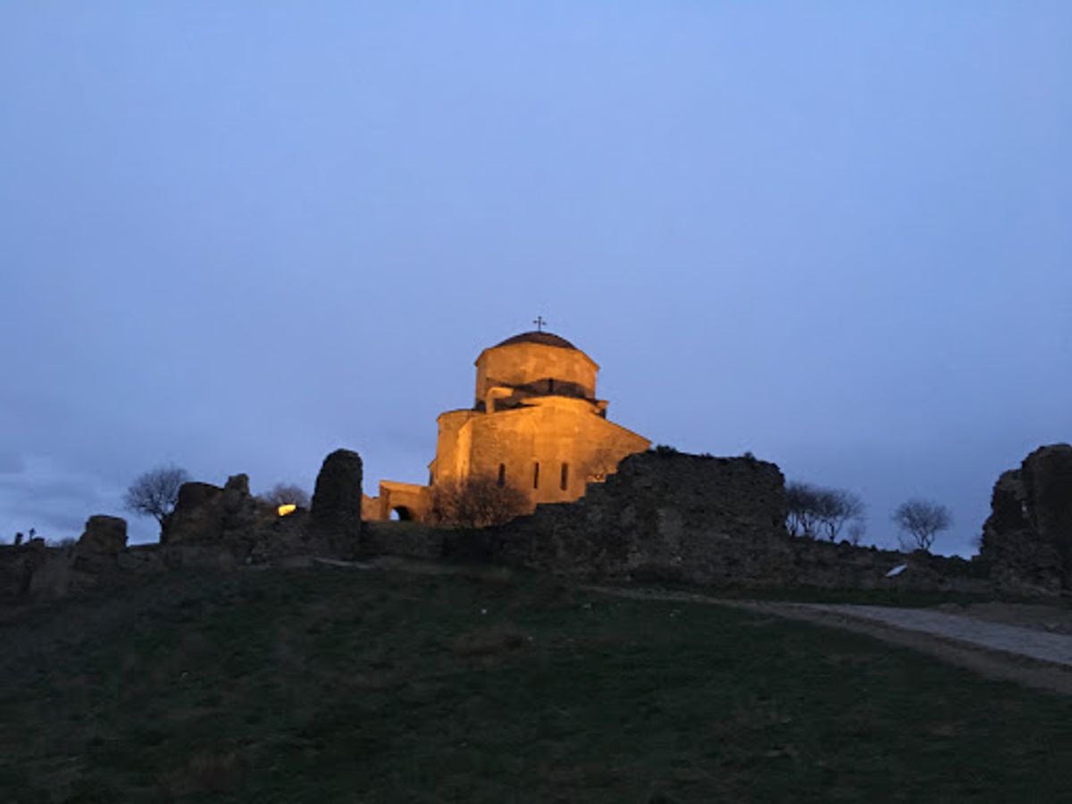 Mtakheta。2色の川が交わるところ。教会はJvari Monaste...