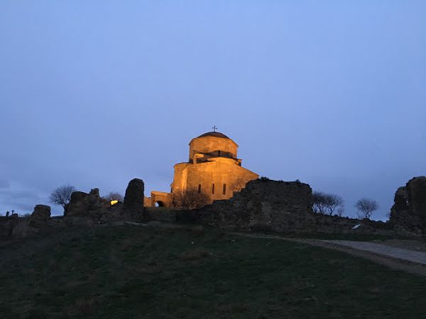 ジョージア・Tbilisi「ワインとヒンカリ」の写真：Mtakheta。2色の川が交わるところ...