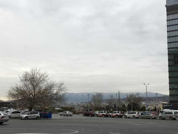 ジョージア・Tbilisi「ワインとヒンカリ」の写真：空港へ。市内からバスで20円くらいだった...