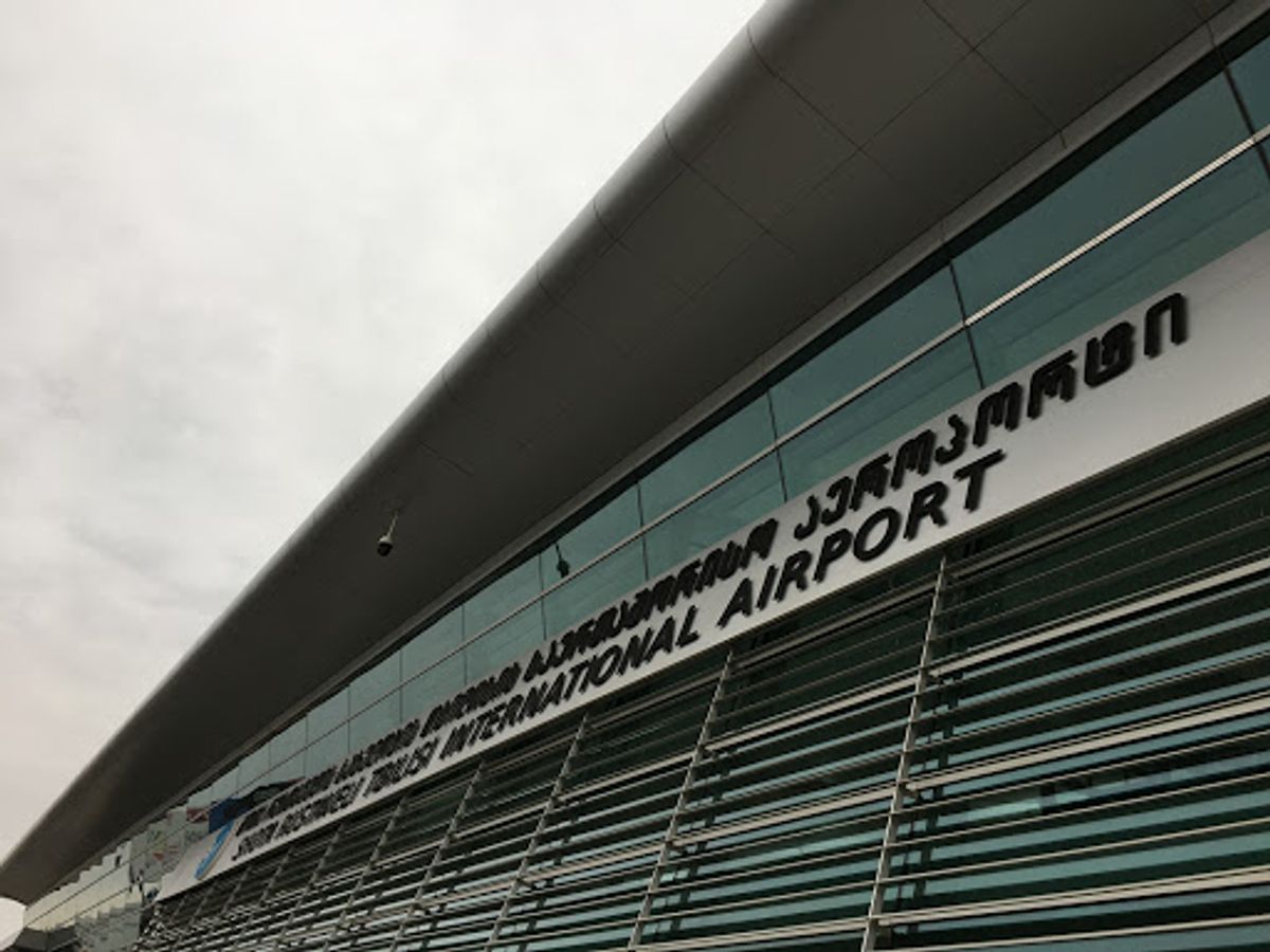 空港へ。市内からバスで20円くらいだったと思う。