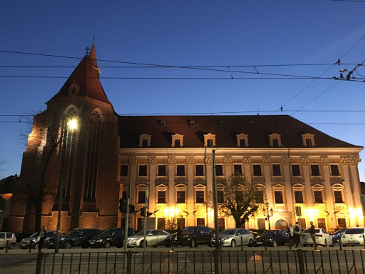 夜景、そしてHara Targowaにあるクラフトビールのお店。