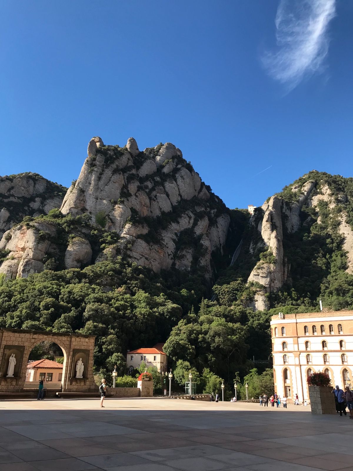 バルセロナからショートトリップしてモンセラットに行って来ました⛰❗️
景...