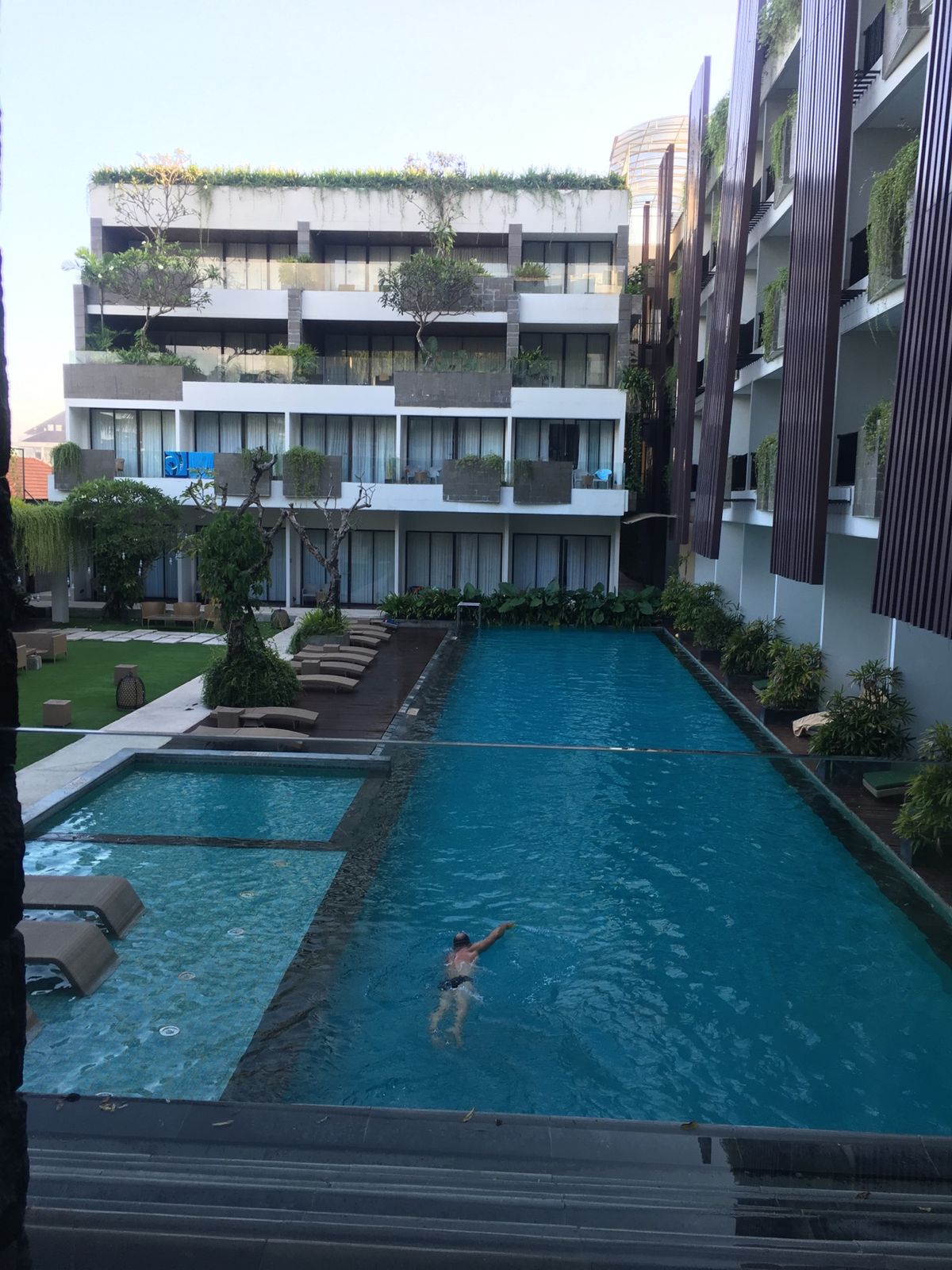 クロボカンのビーチ
ホテルの近くは静か
