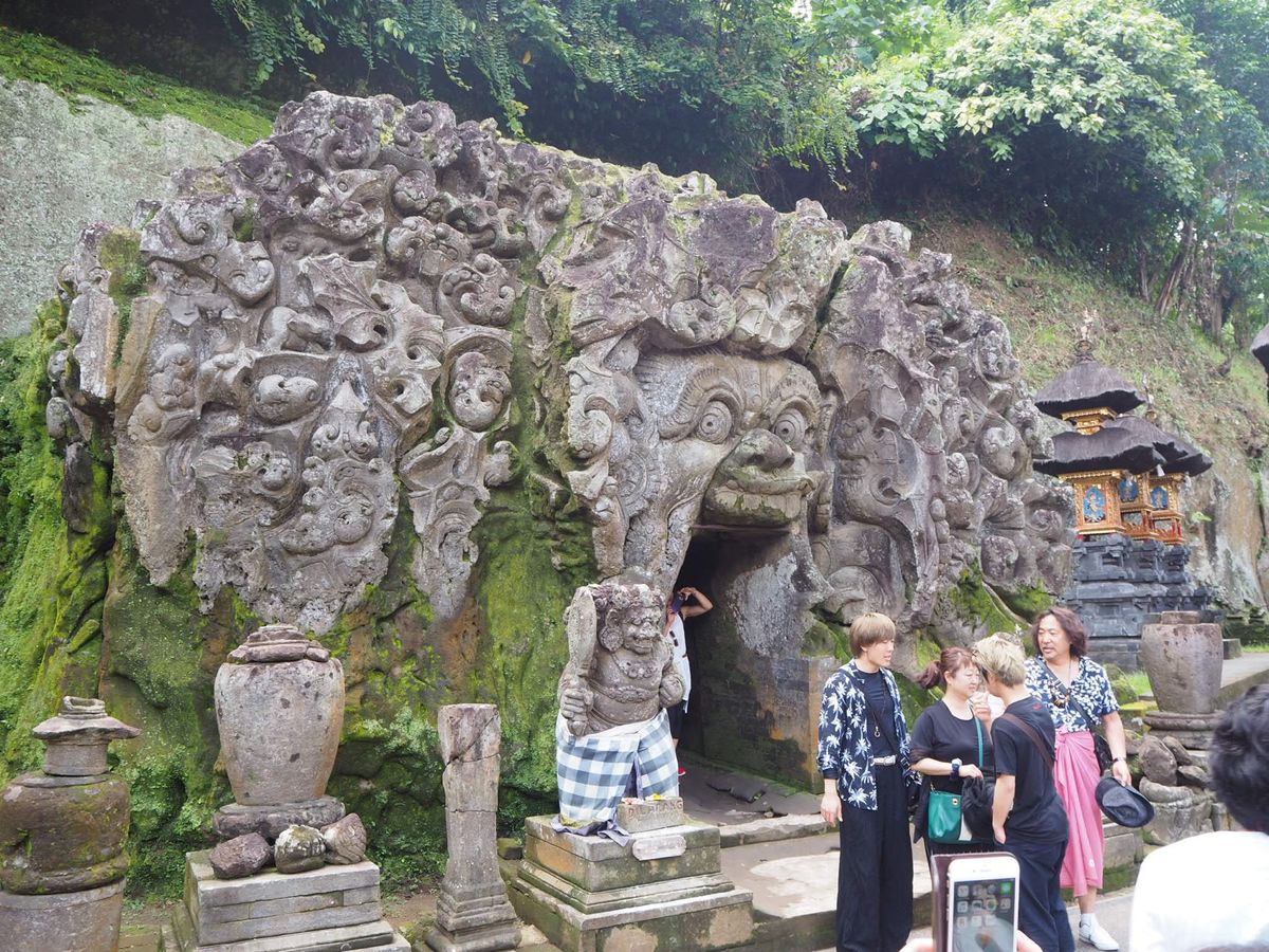 タナロット寺院&夕日

マイナスイオン

ゴアガジャ遺跡