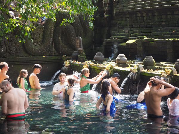 インドネシア・バリ島「2019インドネシア バリ島〜沐浴体験〜」の写真：沐浴体験
ティルタウンプル寺院にて