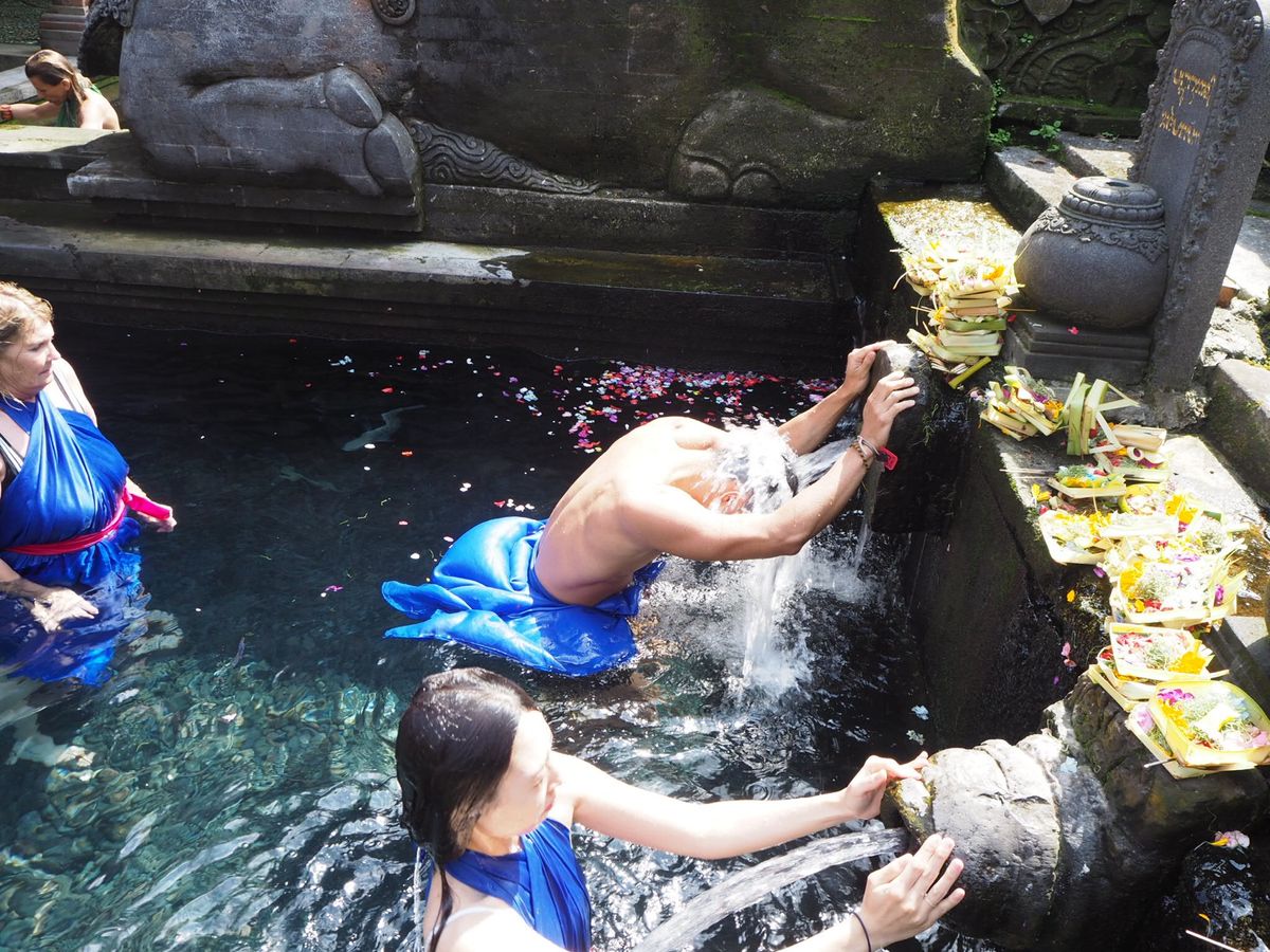 沐浴体験
ティルタウンプル寺院にて