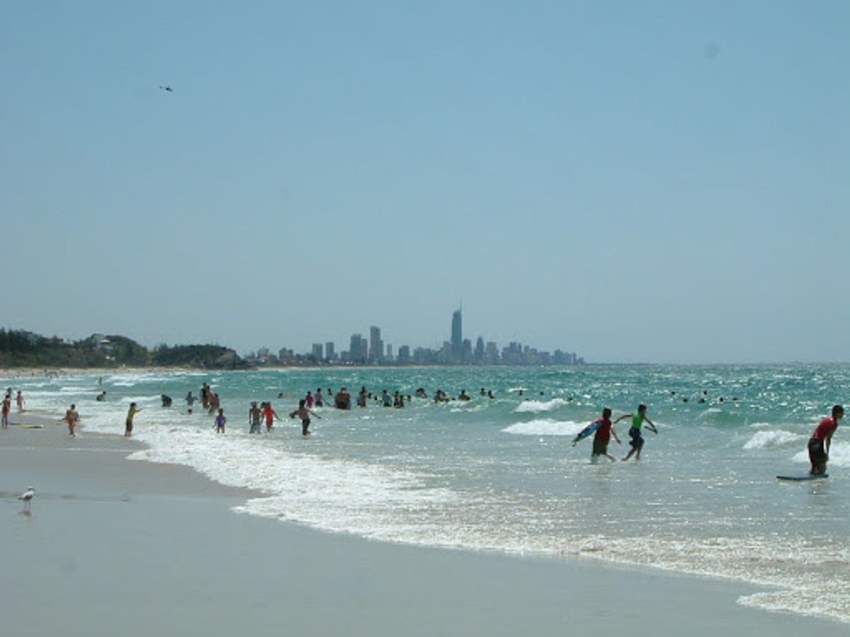 ホテルからの眺めと、近くの海岸