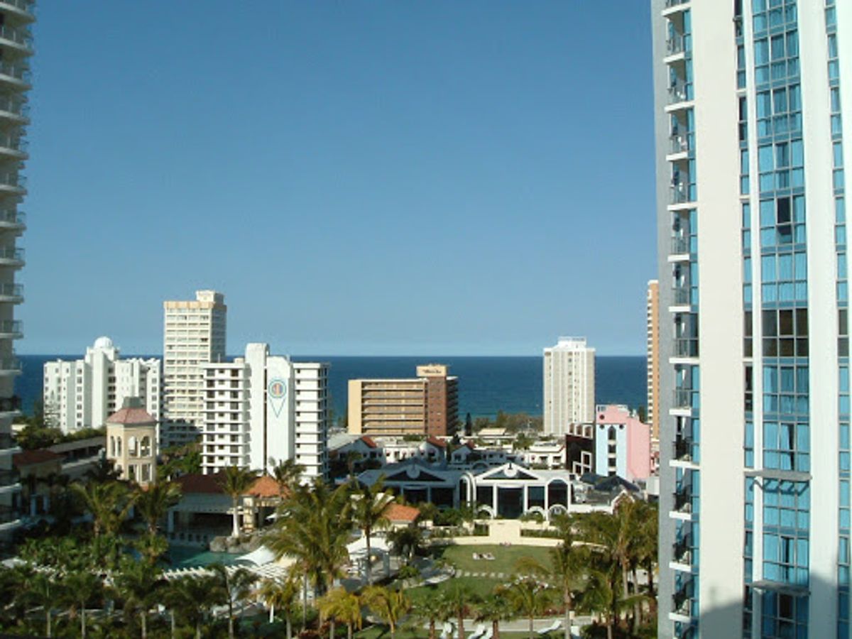 ホテルからの眺めと、近くの海岸