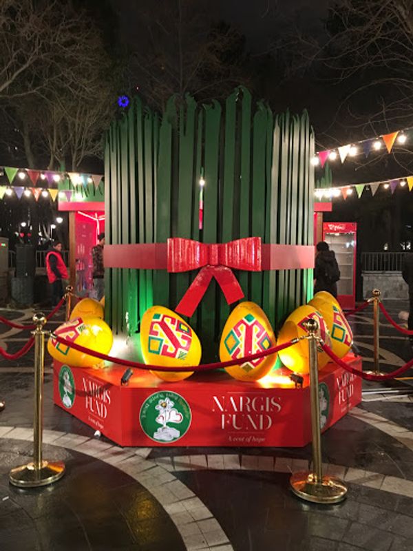 アゼルバイジャン・Bakı「アゼルバイジャンで春のお祭り、Novruz」の写真：街中のNovruzの様子。結構寒かった。