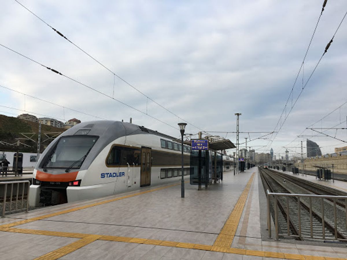 バクーの駅。昔駅舎だった、世界一のKFCは今はもう営業してないと聞いて衝撃...