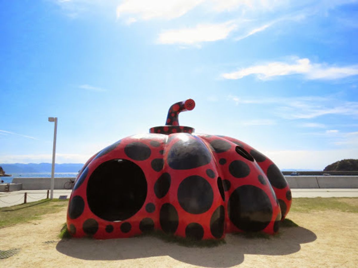 高松から直島へ。そしてカボチャのお出迎え！