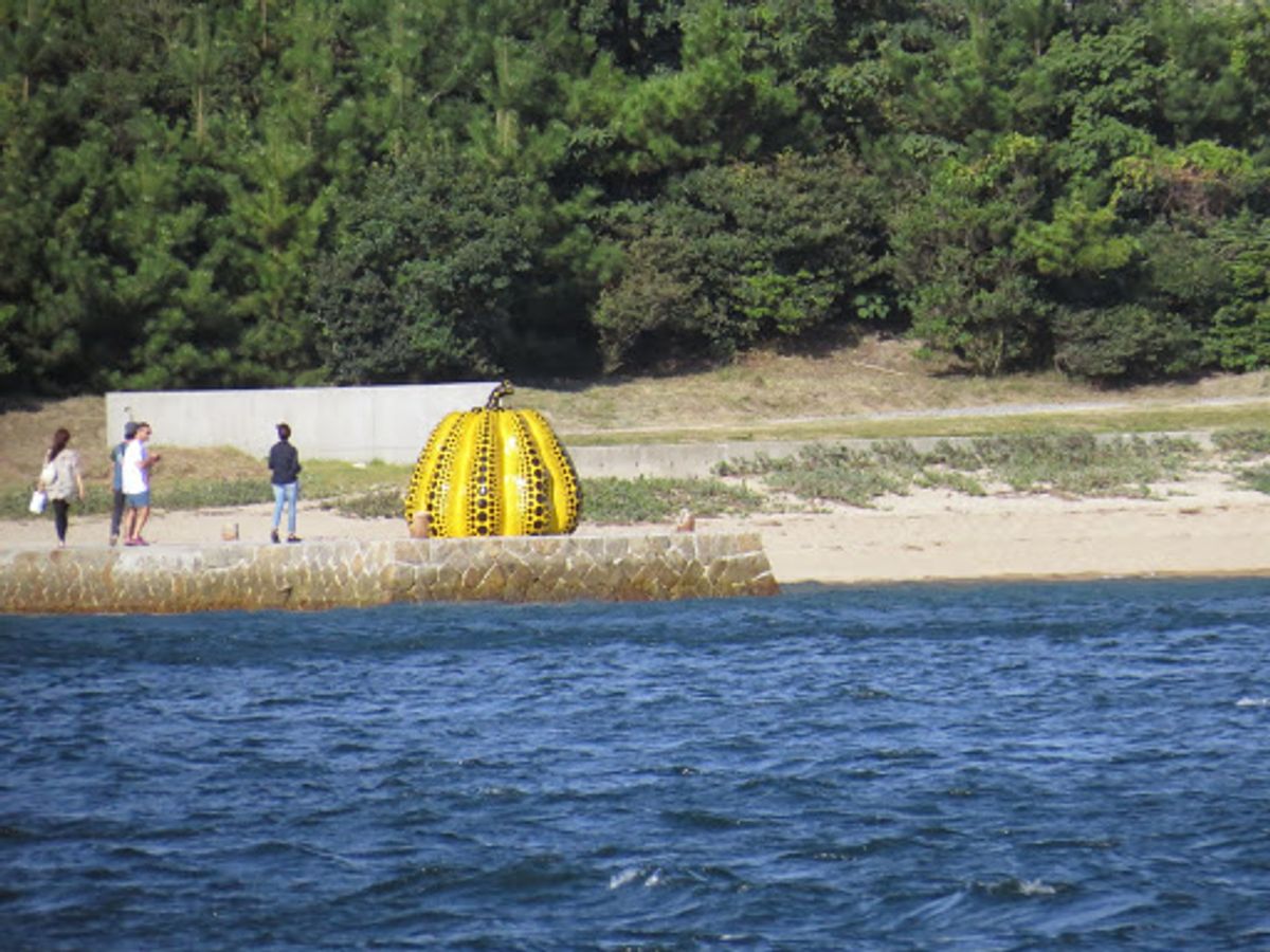 泊まったホテル内にあるアート作品。違和感なく自然の中に溶け込んでいる。でも...