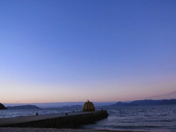 日本・直島「直島アートな旅」の写真：夜明けのカボチャ🎃