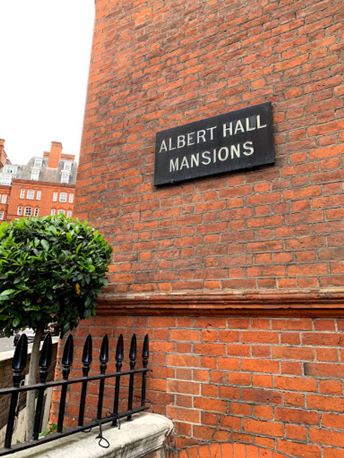 ロイヤルアルバートホール
ヴィクトリア女王の夫のアルバート公に捧げられた...