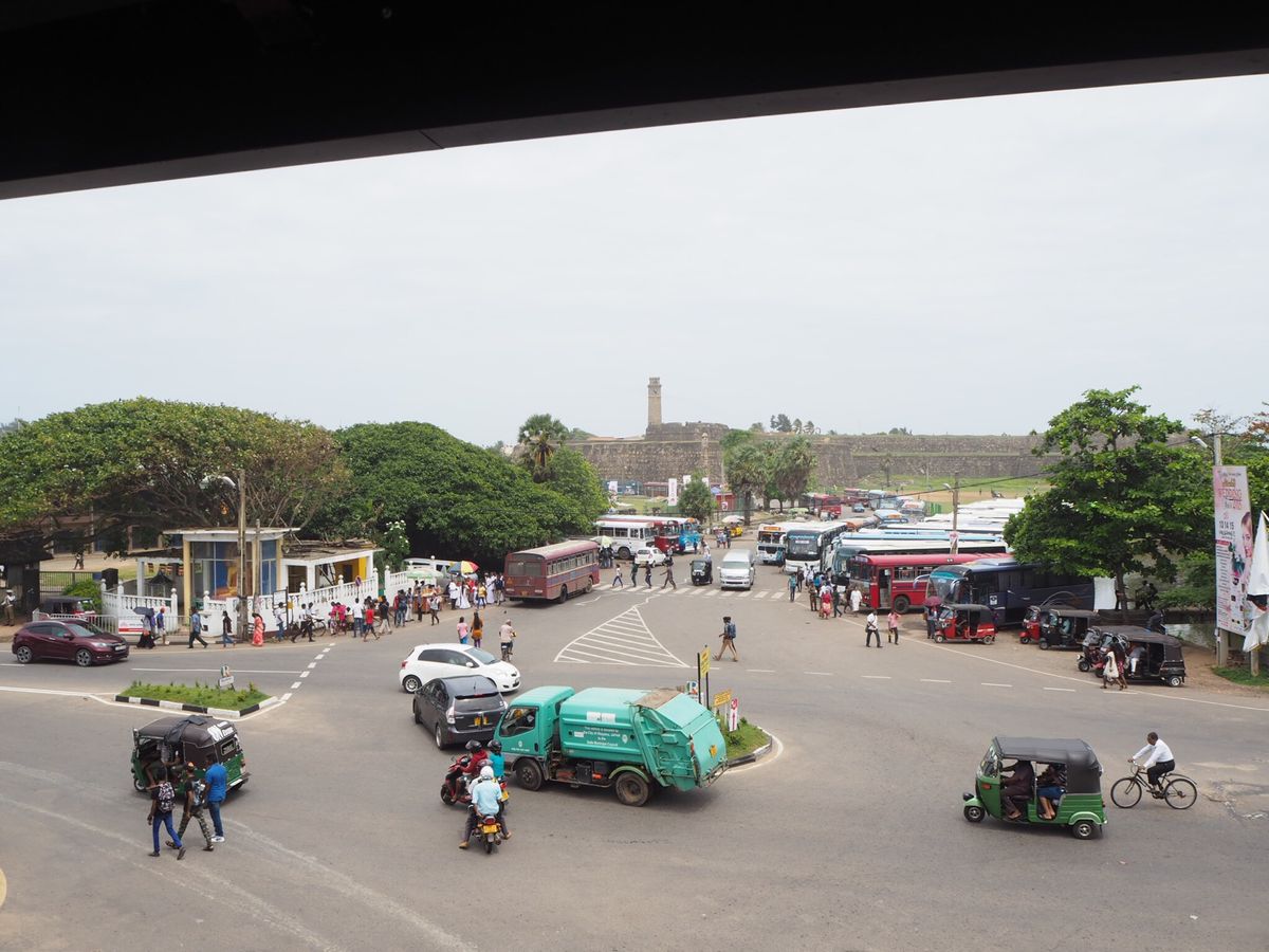 コロンボからゴールへ向かう電車は、ずっと海沿いを走るので気持ちが良かった
...