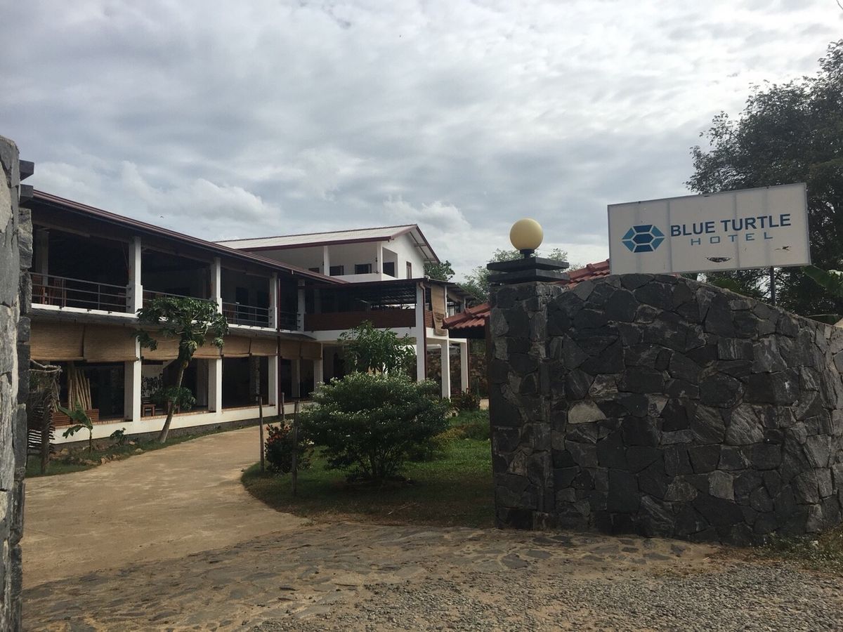 マータラからバスに乗り換え
ティッサマハーラーマへ到着
電車2時間、バ...