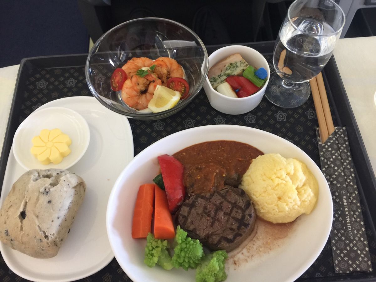 チャイナの安定の機内食。