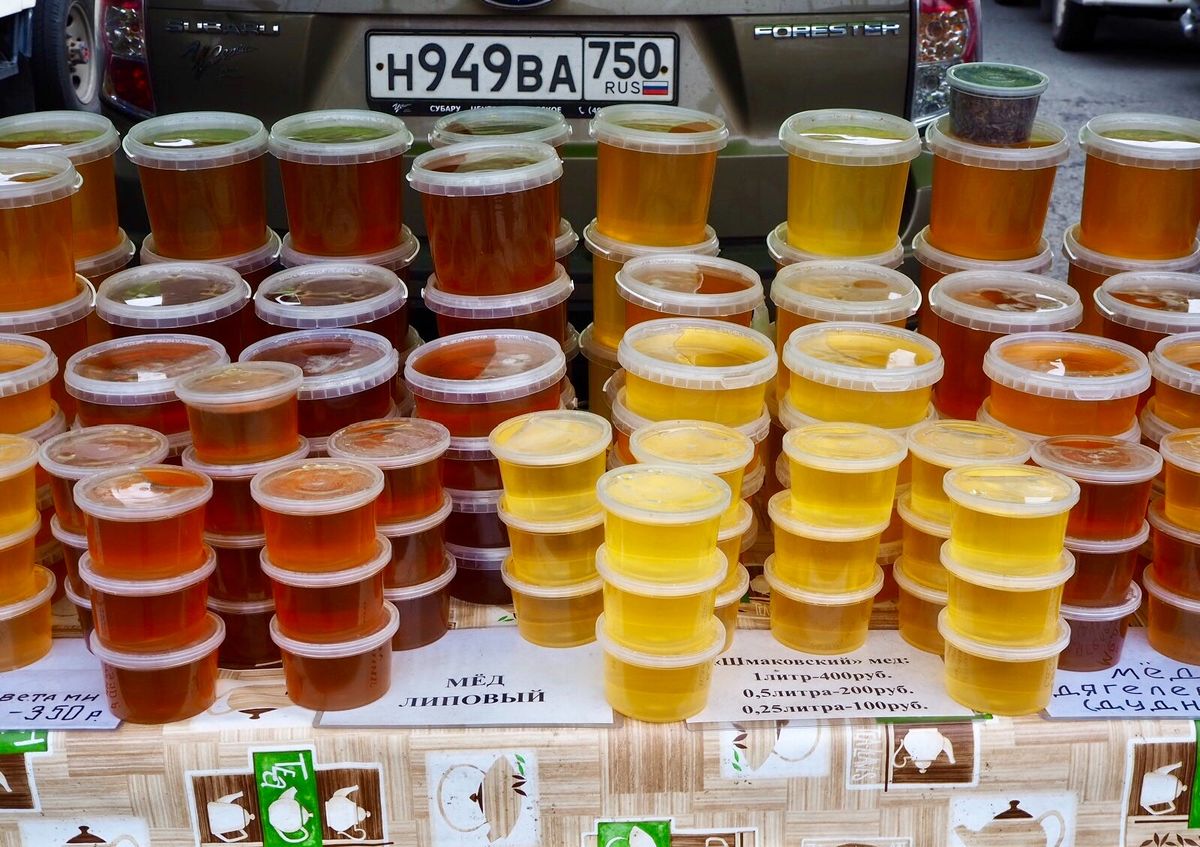 中央公園で毎週末開かれているマーケット。野菜、フルーツ、海産物、肉類、蜂蜜...