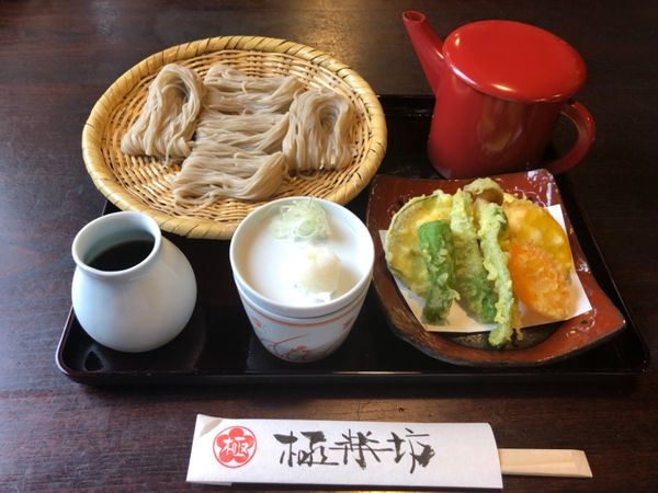 日本・長野県「戸隠高原・バードウォッチングと蕎麦の旅」の写真：２日目のお昼もやっぱり蕎麦。
森林植物園...