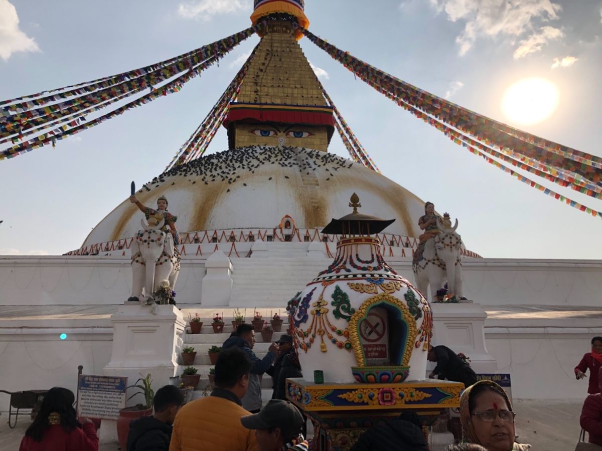 カトマンズ市内観光とエベレスト遊覧観光。結局、どれがエベレストかよく分かり...