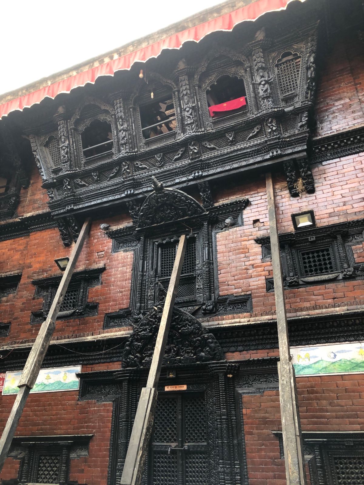 カトマンズ市内観光とエベレスト遊覧観光。結局、どれがエベレストかよく分かり...