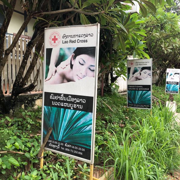 ラオス人民民主共和国・ルアンパバーン「ルアンパバーン再訪」の写真：ガイドブックにも掲載されている赤十字サウ...