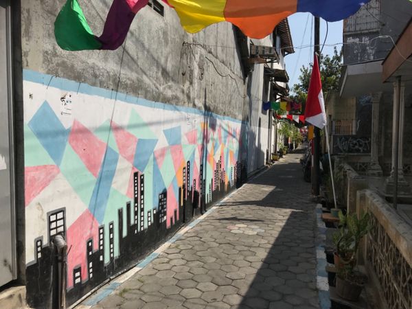 インドネシア・ジョグジャカルタ「インドネシア(2019.8.10～17)」の写真：①迷い込んだスラム街にて
②お昼ご飯。こ...