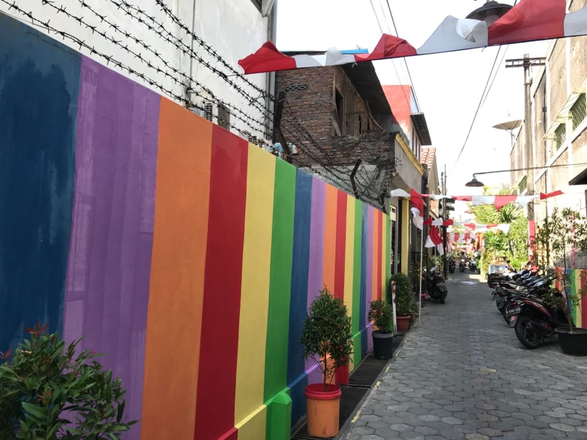 ①迷い込んだスラム街にて
②お昼ご飯。これで215円
③スラム街にて。
④...