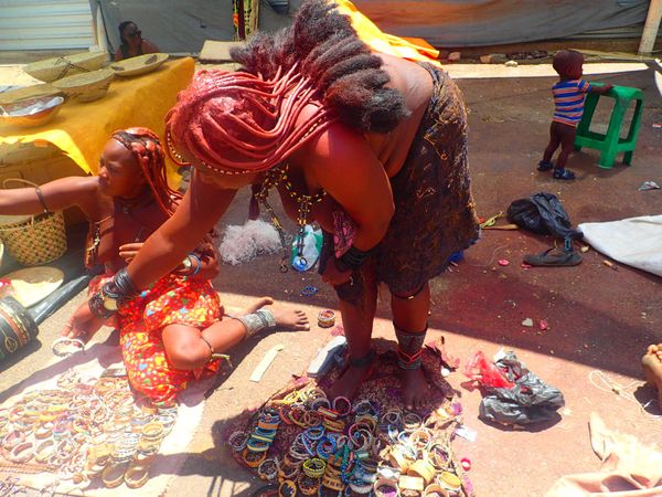 ナミビア・ナミブ砂漠「ナミビア  ナミブ砂漠」の写真：ウィントフック！ヒンバ族〜