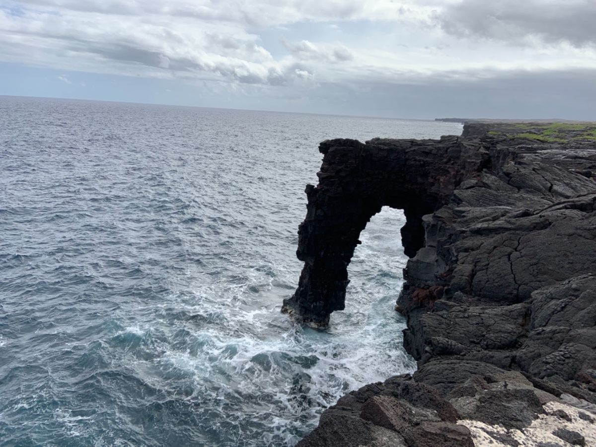 ホーレイシーアーチにスチームベントなどなどキラウエア火山周囲の国立公園内は...