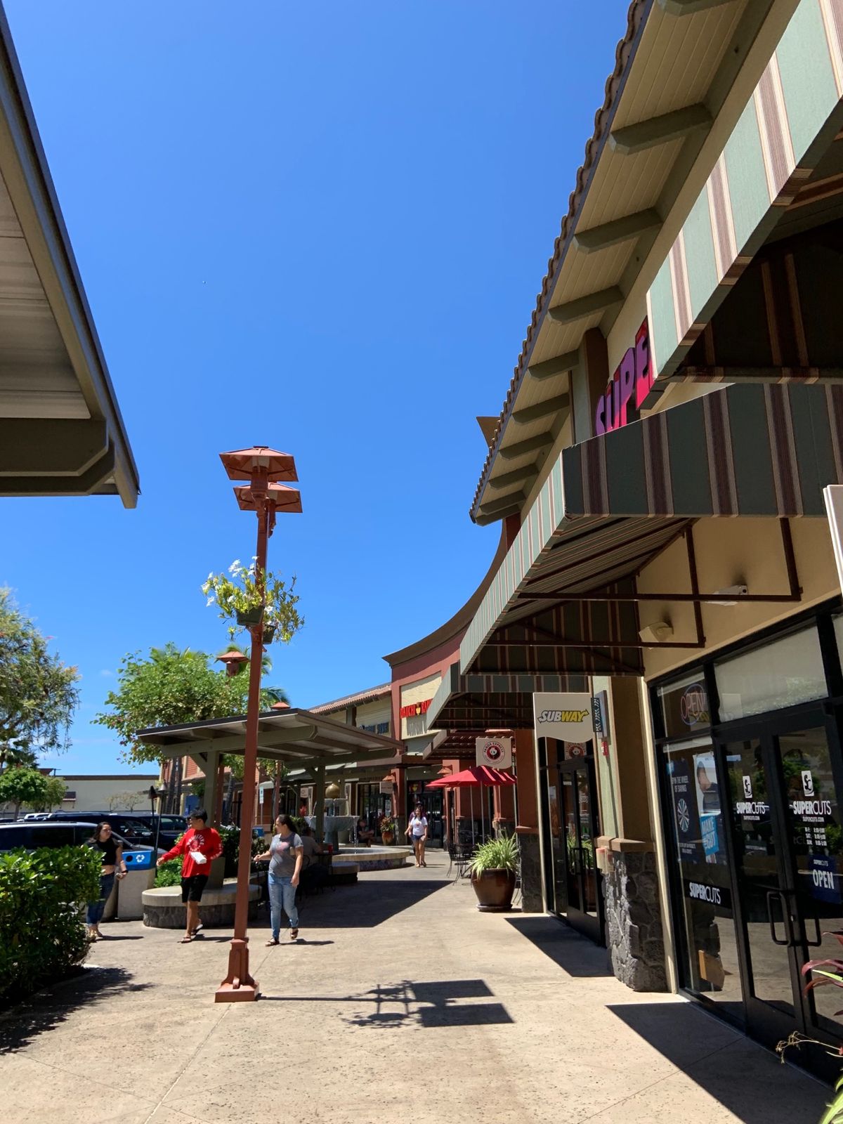 カイルアコナの街はとても小さいので車を置いたらホロホロします。オーガニック...