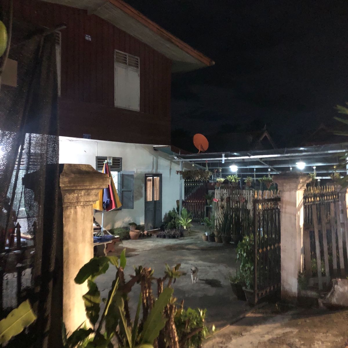 VANH NA CHITH SAUNA 15000kip
通りすがりに見つ...