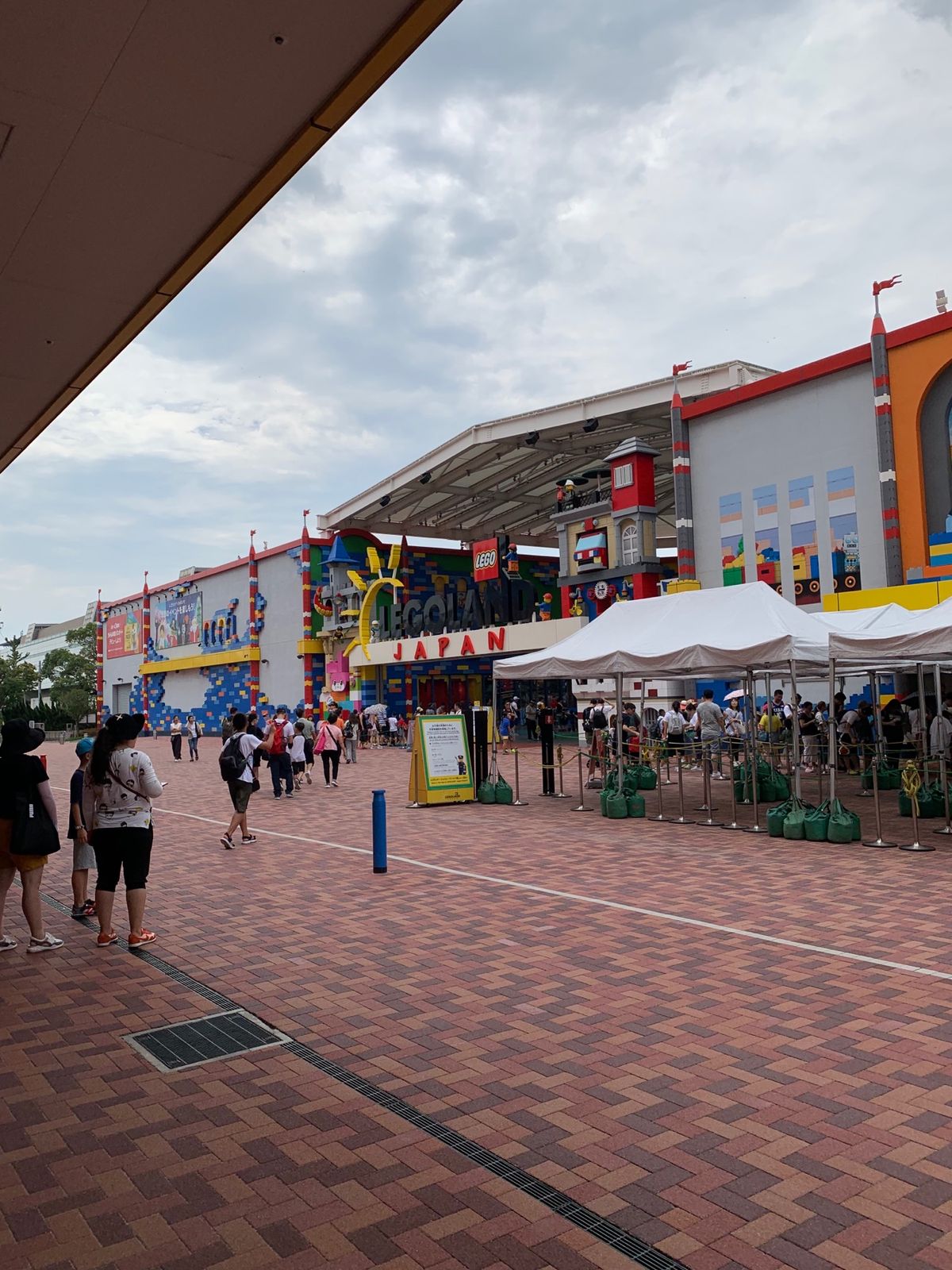 レゴランドホテル到着！名古屋駅からタクシーで30分。5500円くらい！
...