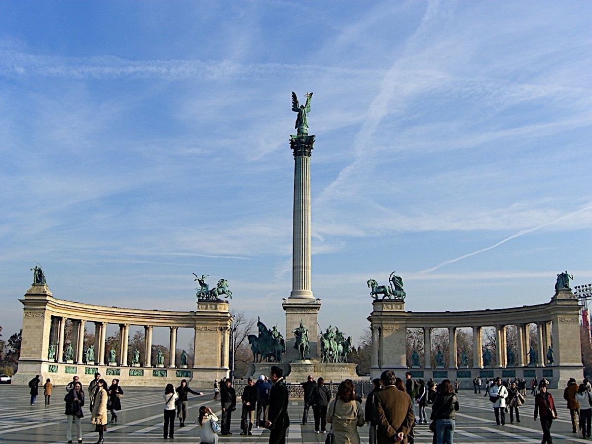 ヨーロッパに降り立って初めて観光した場所が、ハンガリーはブダペストの英雄広...