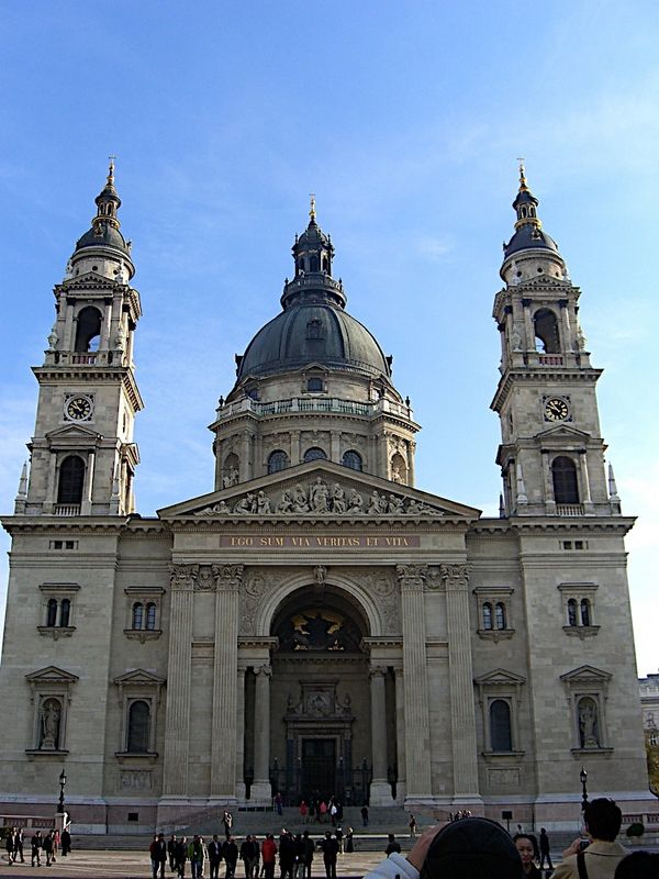 ハンガリー・ブダペスト「中欧4カ国周遊ツアー（H.I.S）ハンガリー編」の写真：聖イシュトヴァーン大聖堂！
名前はハン...