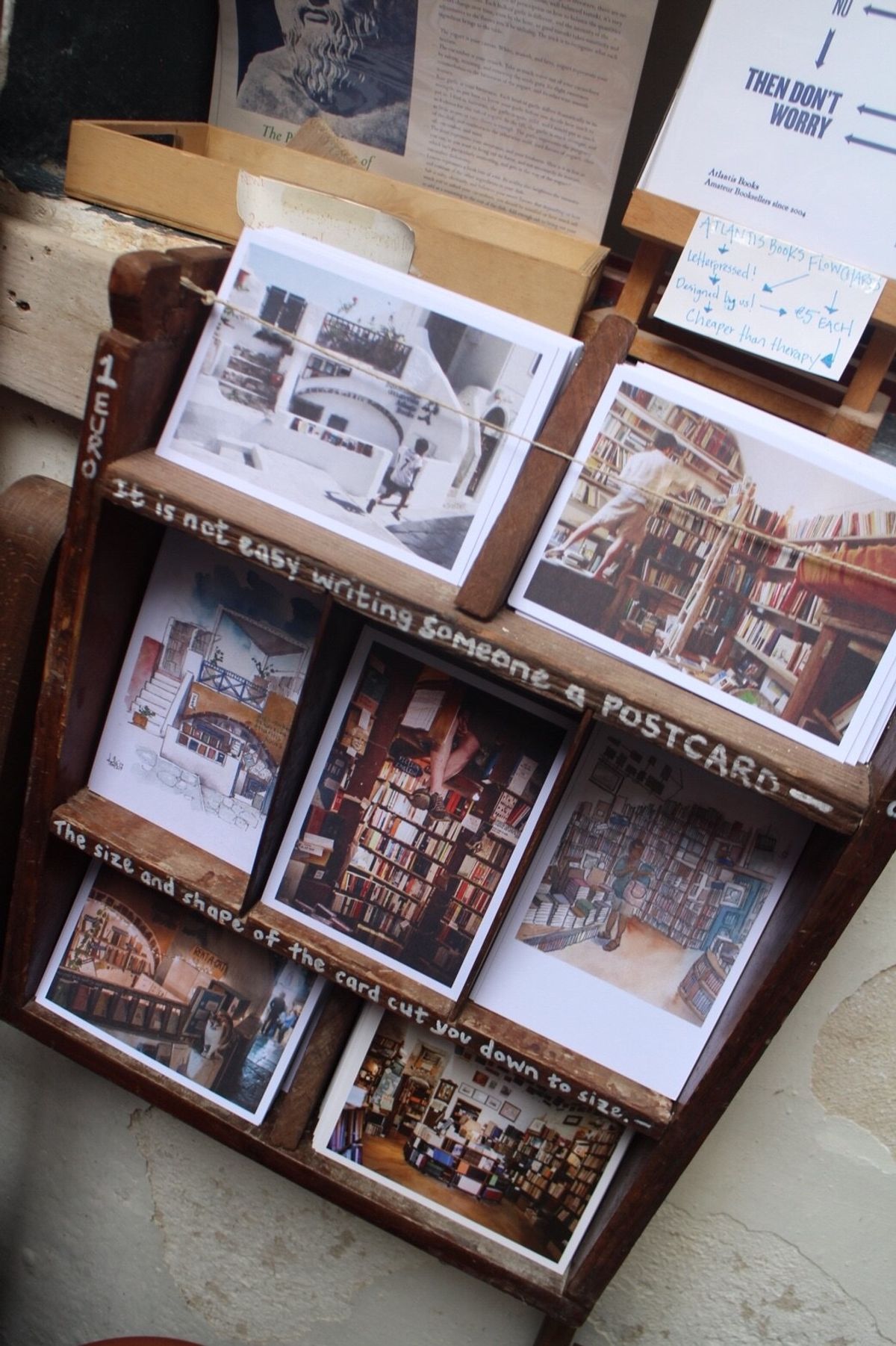 サントリーニ島唯一の本屋さん
昼と夜では別の顔！好きすぎて滞在中3回訪れました！