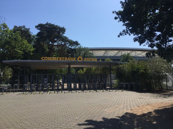 ドイツ・フランクフルト「フランクフルト」の写真：最初はアイントラハト・フランクフルトの本...