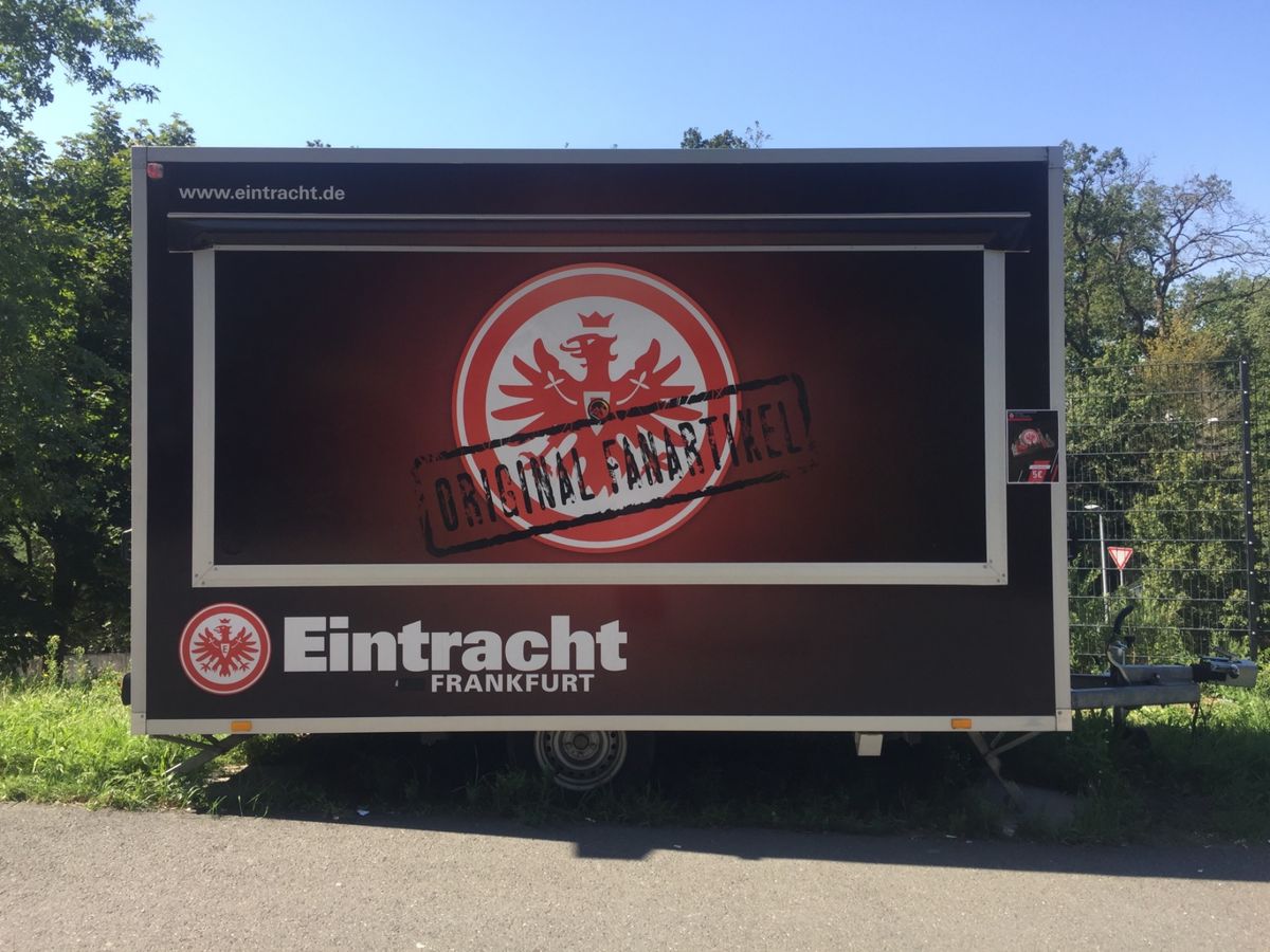 最初はアイントラハト・フランクフルトの本拠地コメルツバンク・アリーナへ。
...