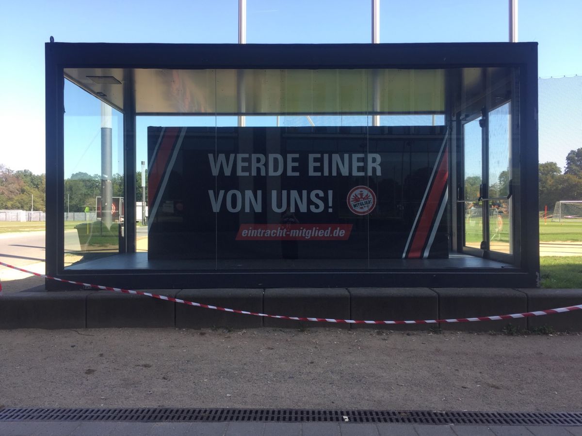 最初はアイントラハト・フランクフルトの本拠地コメルツバンク・アリーナへ。
...